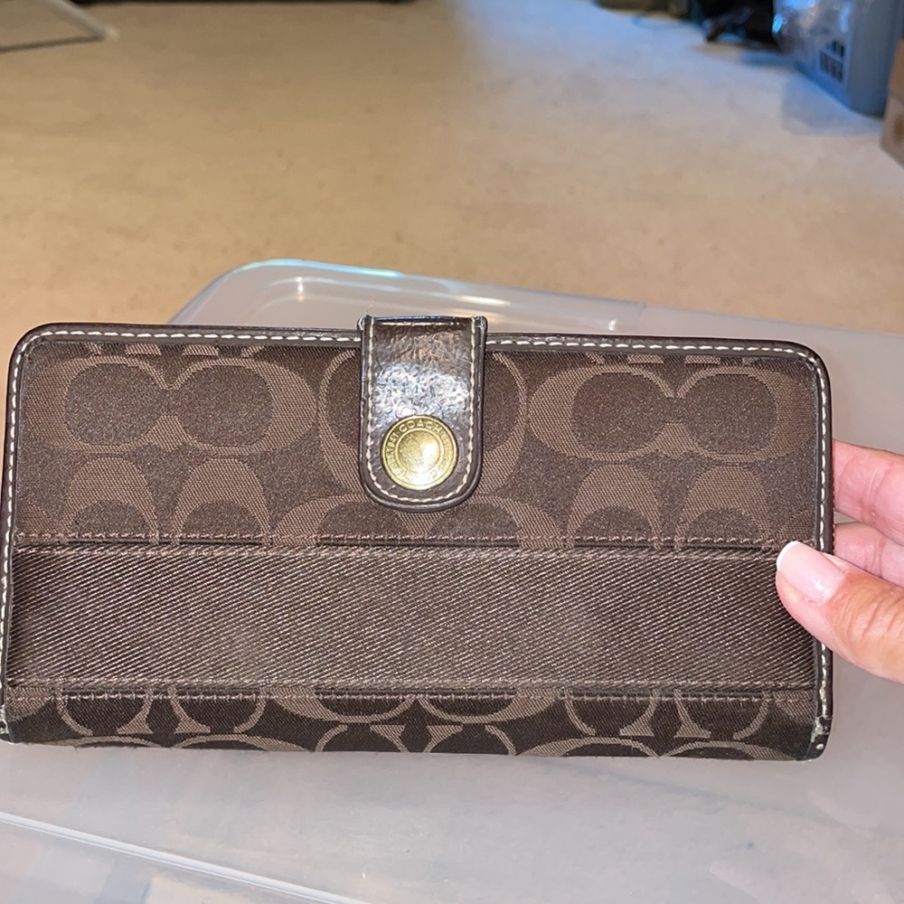 Coach - Picture 2 of 10